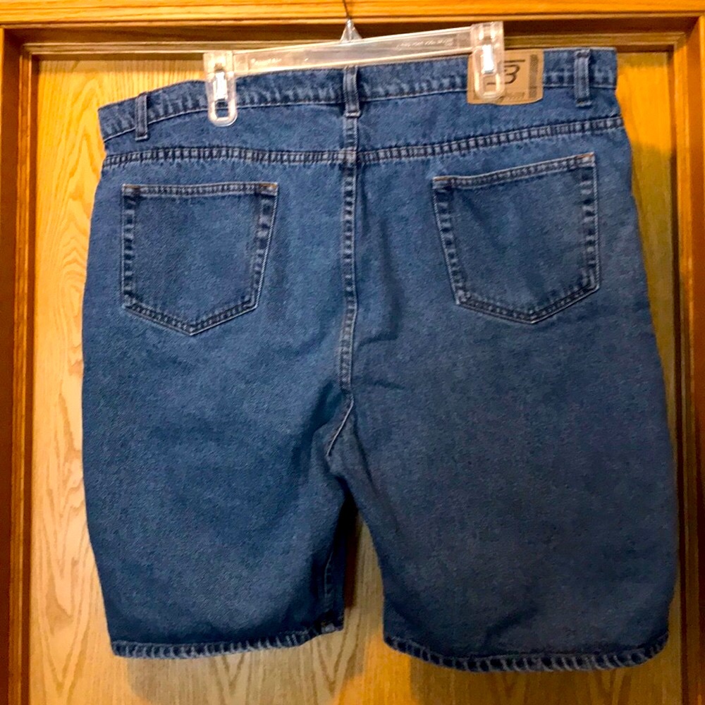 Size 44 x 9” Riveted 5 pkt denim jean shorts men’s
